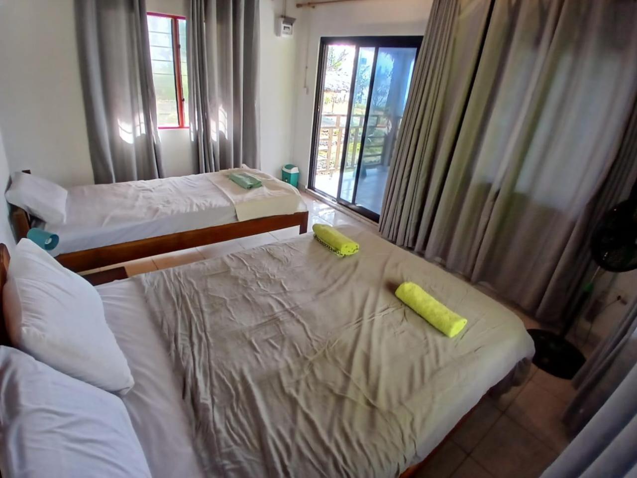 Compass Diving Resort Beloi Ngoại thất bức ảnh